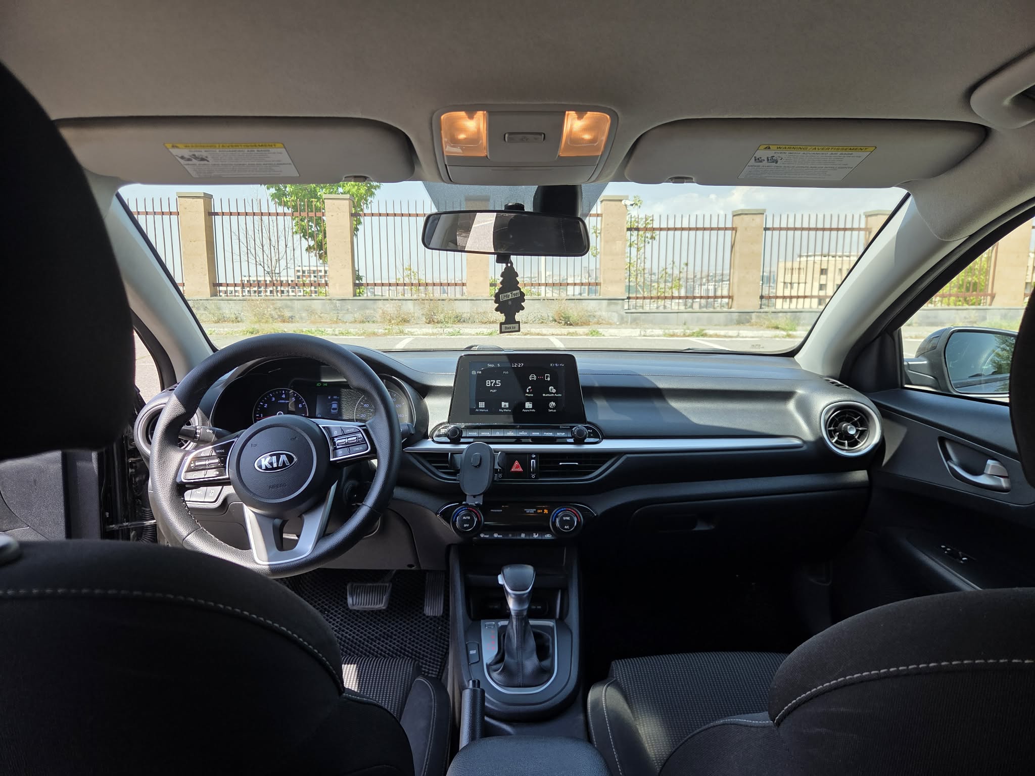 Kia Forte վահանակ և սրահ