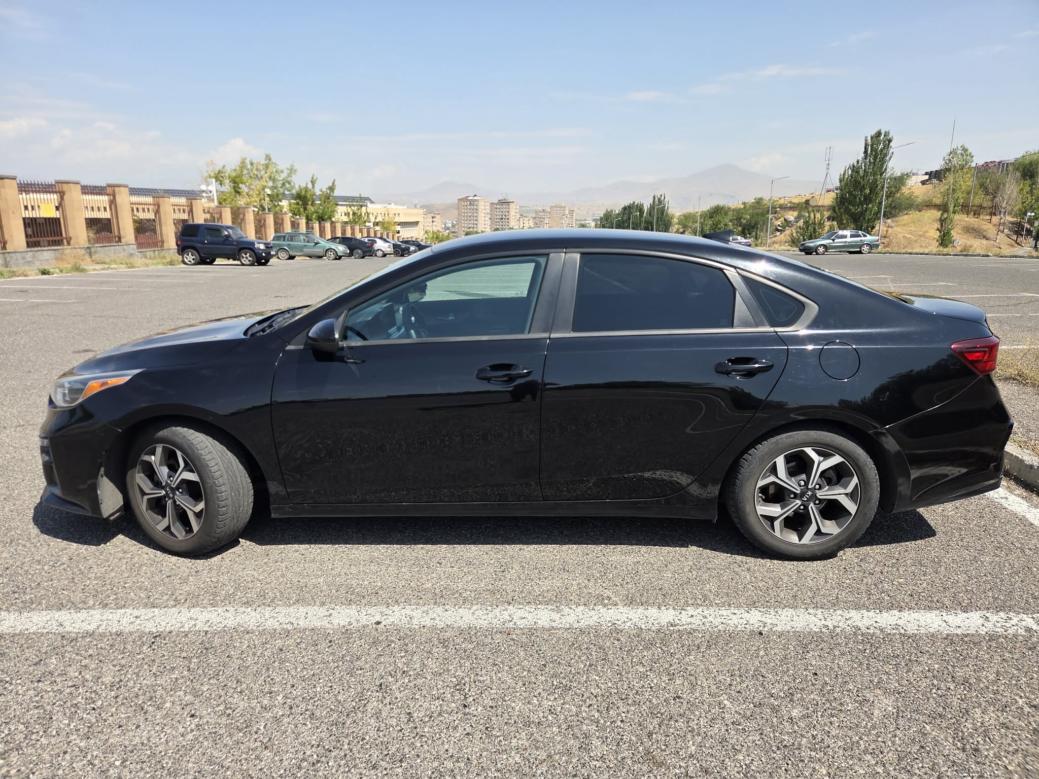 Kia Forte կողային տեսք